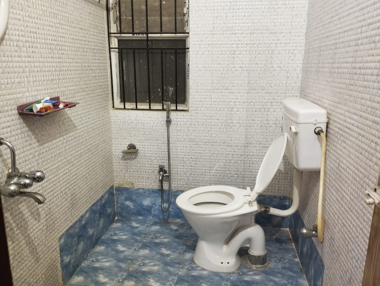 Unfurnished 2bhk in Laxmi Nath Bezbaruah Path, Hatigaon, Guwahati, Assam, India for Rent